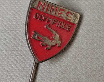 a PINS PIN SPORT FOOTBALL FOOT SOCCER SPONSOR PERRIER NIMES