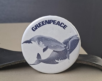 Bouton Greenpeace Save the Whales, Greenpeace, Save the Whales, vintage, durable, protection de la vie sauvage, ForLuckVintage, baleines, années 1970