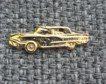 Pin Ford Thunderbird vintage, insignia dorada