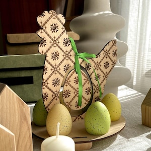 Decoración de Pascua de madera natural: porta huevos de gallina, centro de mesa rústico de gallina, mesa de primavera, adorno floral de madera, decoración primaveral para la cocina.