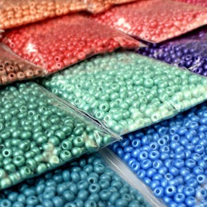 2mm Glass Seed Beads by Preciosa | 10/0 Bead Size – 50g Pack for Beaded Bracelets, Earrings & Craft Projects