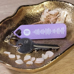 Spotify コード付きのパーソナライズされたキーリング – 最も美しい思い出を音楽で追体験しましょう。恋人たちへのユニークなバレンタインデーのギフト。