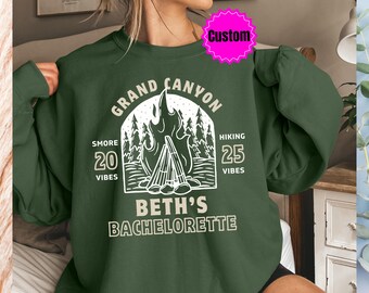Sweat-shirt Bachelorette personnalisé 2025 | Sweat-shirt personnalisé pour mariée mariage et voyage de week-end glamping | Chemise de camping pour célibataire
