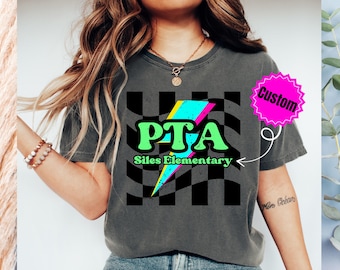 T-shirt PTA personnalisé, T-shirt pta personnalisé Comfort Colors®, T-shirt pta pour primaire, cadeau pta damier, cadeau pta de rentrée scolaire, t-shirt de groupe PTA