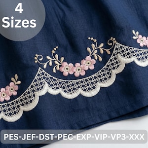Puede incluir: Primer plano de tela azul marino con bordados florales y ribete de encaje. El ribete presenta flores rosas y encaje blanco. La imagen incluye el texto "4 Sizes" en un círculo blanco y el texto "PES-JEF-DST-PEC-EXP-VIP-VP3-XXX".