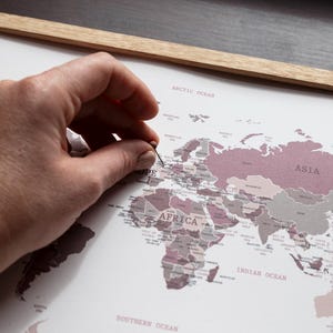 世界地図 - ポストカードポスターと壁飾り - ピン留め地図