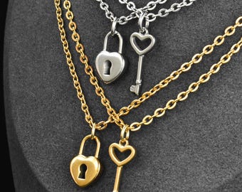 Colares de casal com chave e cadeado, colares combinando em prata e ouro, conjunto de 2 joias para ele e para ela, presentes para ela e para ele, amizade, aniversário