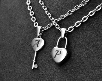 Colares personalizados para casais com chave e fechadura, colar personalizado com iniciais gravadas combinando para ele e para ela, presente para casais, amizade para ele e para ela