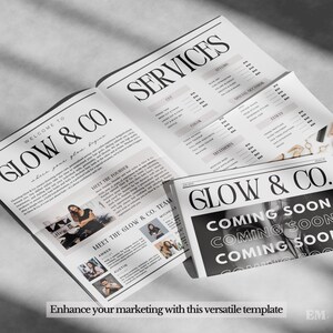 K&ouml;nnte beinhalten: Eine gedruckte Brosch&uuml;renvorlage f&uuml;r Glow & Co. mit einer Dienstleistungs&uuml;bersicht inklusive Preisen, einer Willkommensnachricht, einer Gr&uuml;nderbiografie und Teamprofilen. Das Layout zeigt schwarzen Text auf wei&szlig;em Grund mit einer Coming Soon-Seite.