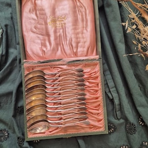 Set of 12 silver plated tea spoons