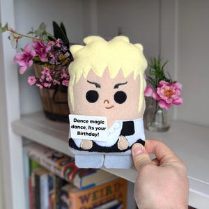 Cadeau fantastique des années 80 en peluche roi gobelin, bébé avec pouvoir, carte d'anniversaire, citation de film message personnalisé amusant, magie de danse de poupée en peluche