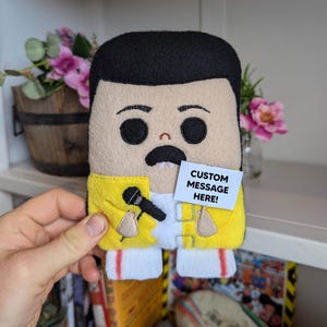 Carte d'anniversaire en peluche Mercury pour les fans de musique rock, figurine de groupe de poupées en peluche personnalisée avec message personnalisé Cartes de voeux cadeaux LGBT