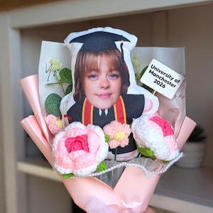 Grduation photo plushie custom grad gift crotchet bouquet funny 2026 face pillow personalised message doll flowers
