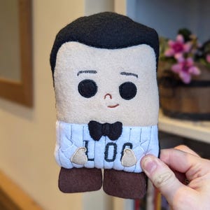 Peluche Roy avec cadeau personnalisé carte d'anniversaire cadeau amusant avec message personnalisé citation d'une émission de télévision peluche rap d'entreprise