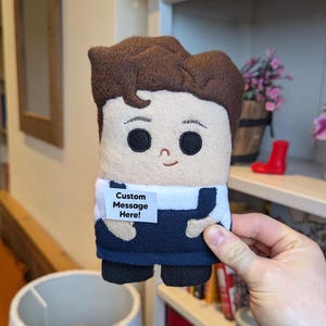 Peluche de chef de télévision avec carte d'anniversaire personnalisée, cadeau de cuisine amusant avec message personnalisé, poupée faite main pour les fans de télévision