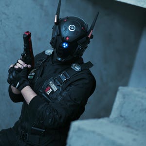 Handgemaakt verlichting Cyberpunk-masker, op Gundam geïnspireerde zwarte vleugelhelm, draagbare mechahelm met volledige hoofd, futuristische gloeiende coole cosplayhelm