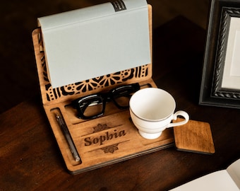 Buchständer zum Lesen, Buchhalter für Nachttisch, Buchhalter mit Gravur, Buchhalter aus Holz, Buchhalter mit Gravur, Tragbarer Buchhalter aus Holz