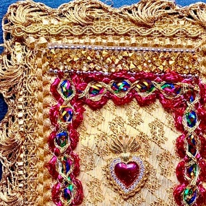 Précieuse or et fuchsia, coeur rouge