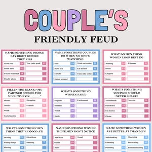 Op de afbeelding: Een spelbord genaamd "Couple's Friendly Feud" met verschillende vragen en invulopdrachten. Het bord heeft roze, blauwe en paarse vakken met vragen als "Noem iets wat stellen doen als niemand kijkt."