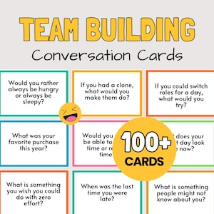 Könnte beinhalten: Ein Set von Team Building Conversation Cards, bestehend aus einem Raster weißer rechteckiger Karten mit farbigen Rändern. Jede Karte enthält eine Frage. Ein gelber Kreis mit dem Text 100+ CARDS und ein lachendes Emoji sind zu sehen.