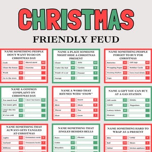 Op de afbeelding: Een kerstthema spelbord getiteld "Friendly Feud" met rode en groene tekst. Het bord bevat verschillende categorieën en antwoordenlijsten, waaronder "Noem iets wat mensen niet willen doen op kerstdag."