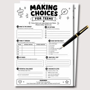 Puede incluir: Una hoja de trabajo imprimible en blanco y negro titulada Making Choices for Teens con secciones para pasos de toma de decisiones, incluyendo indicaciones numeradas y casillas de verificación, acompañada de una pluma estilográfica negra con detalles dorados.