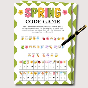 Può includere: Un gioco di codici a tema primaverile con la parola "SPRING" a lettere grandi. Il gioco include una casella di codice con immagini a tema primaverile e l'alfabeto. Una penna nera e dorata è posizionata sul foglio di gioco.