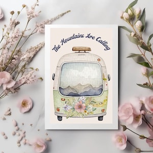 As montanhas estão chamando cartão em aquarela, cartão de felicitações para impressão de 5 x 7 polegadas Van floral retrô mostrando montanhas à distância Design Boho