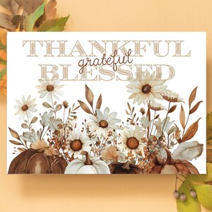 Dankbar dankbar gesegnet Karte, Kürbisse und Blumen, Instant Download 5 x 7 Karte, Herbstfarben braun, Kupfer, weiße Creme Kürbisse und Blumen