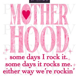 Könnte beinhalten: Ein rosa Grafikdesign mit dem Wort "MOTHERHOOD" in großen Buchstaben, einem roten Herzen und dem Text "some days I rock it. some days it rocks me. either way we're rockin'". Das Design enthält ein Logo mit der Aufschrift "Where Lan & Co".
