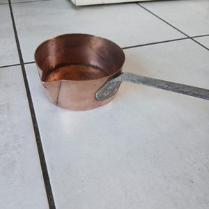Copper pot with spout/ copper pouring spot