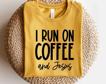Corro con café y Jesús / Cuello redondo de manga corta / Camiseta cristiana
