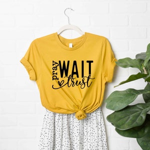 Bid Wacht Vertrouw Cursief | Ronde hals met korte mouwen | Geloof Tee | Grafisch T-shirt voor dames