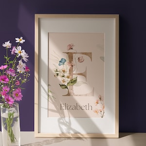 Ilustración de acuarela personalizada con la letra E para guardería, arte del alfabeto con decoración de flores silvestres, imagen inicial del nombre
