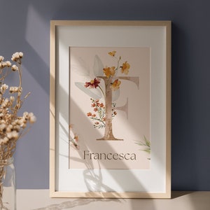 Ilustración de acuarela personalizada con la letra F para guardería, arte del alfabeto con decoración de flores silvestres, imagen inicial del nombre