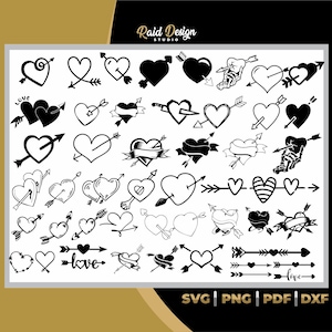 Puede incluir: Un conjunto de 40 ilustraciones vectoriales en blanco y negro de corazones con flechas. Las ilustraciones son de varios estilos, incluyendo clásico, moderno y caprichoso. El conjunto incluye corazones con flechas, corazones con cintas, corazones con alas y corazones con palabras como "love".