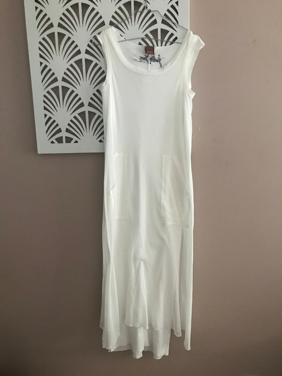 Très jolie robe longue blanche en coton accompagné