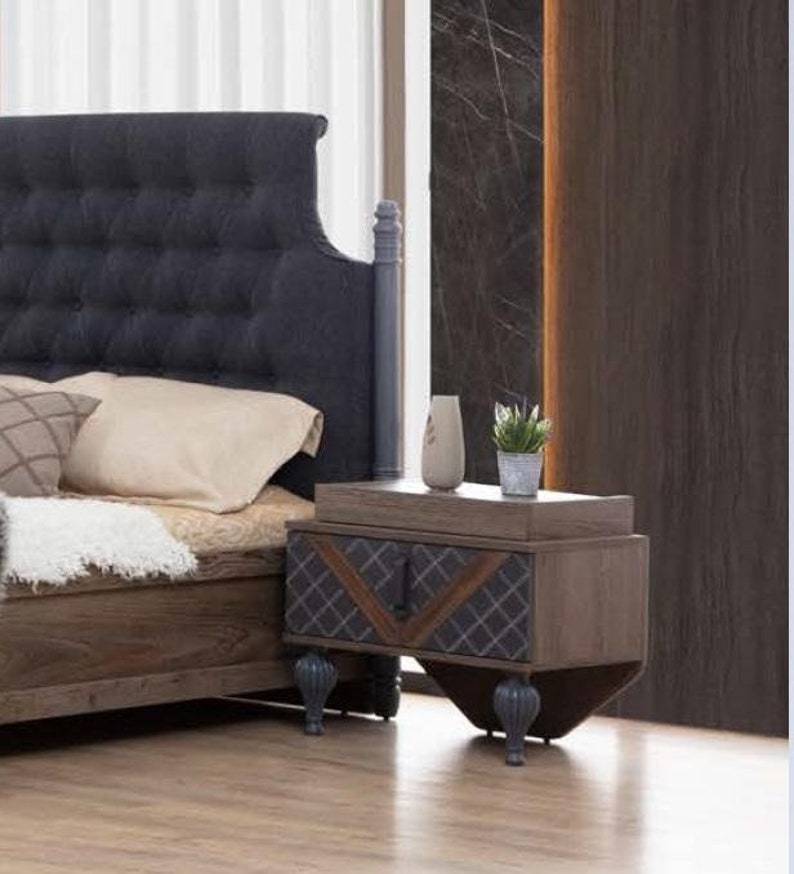 Bett Nachttisch Kommode mit Spiegel Schlafzimmer Set Design Chesterfield 4 tlg. Bild 4