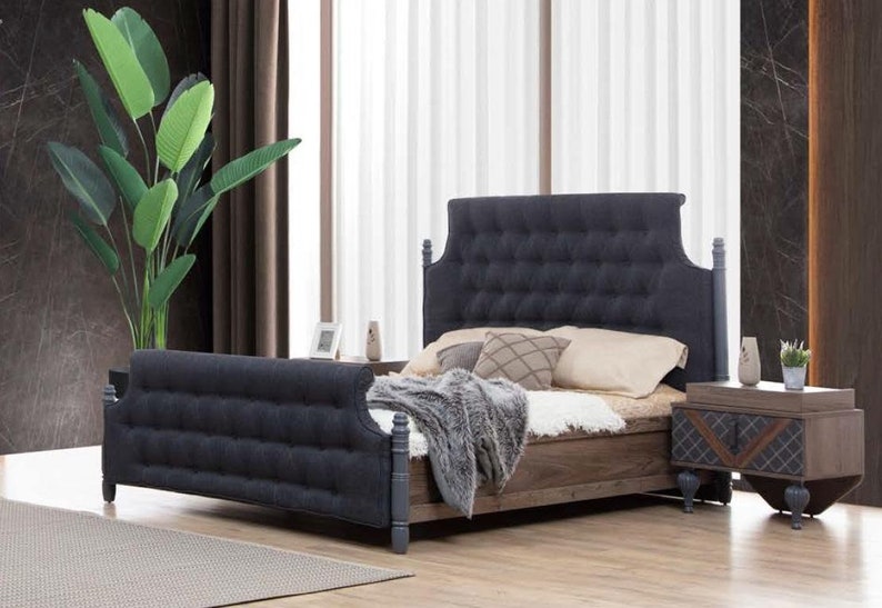 Bett Nachttisch Kommode mit Spiegel Schlafzimmer Set Design Chesterfield 4 tlg. Bild 2