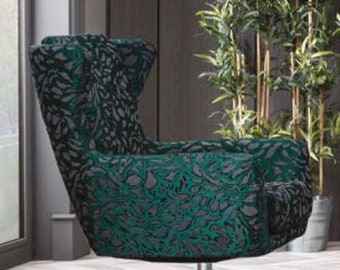 Wunderschöner grüner Stuhl einer Blume zum Entspannen in einem Wohnzimmer