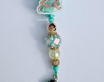 Prinsessan Jasmine-inspirerad namnskyltsrulle | Handgjord utdragbar ID-hållare | Söt sjuksköterskenamnskyltsrulle | Lärar-ID-bricka | Disney-inspirerad gåva