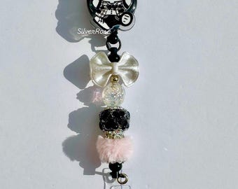 Pochacco namnskyltsrulle | Sanrio namnskyltshållare | Söt sjuksköterskenamnskyltsrulle | Coquette utdragbar ID-kortshållare | Lärarpresent | Handgjort arbete tillbehör