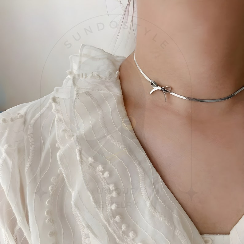 Girocollo minimalista con fiocco in acciaio inossidabile, collana con fiocco delicato, design di tendenza dell'arco, girocollo impermeabile, regalo per lei, collana girocollo placcata oro immagine 2