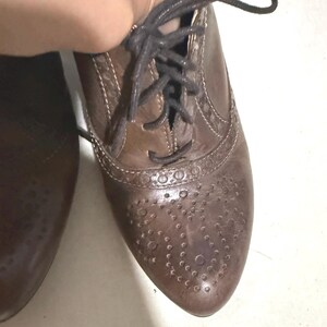 Vintage Tamaris Leather Brogue Heels: Brown Oxford Shoes, Made in Germany, Size 39 image 10