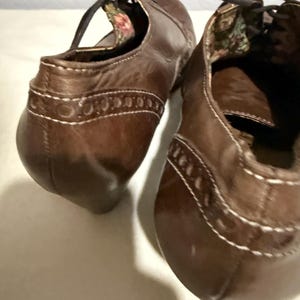 Vintage Tamaris Leather Brogue Heels: Brown Oxford Shoes, Made in Germany, Size 39 image 19