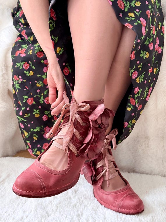 Neosens Artisan Leather Floral Ankle Boots – Victorian Lace Up Shooties (EU 41)