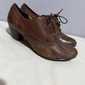 Vintage Tamaris Leather Brogue Heels: Brown Oxford Shoes, Made in Germany, Size 39 image 18