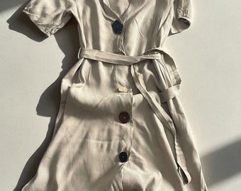 zara linen button dress ZARA LINEN BLEND MIDI DRESS WITH BELT Dress made with a linen blend. V-neck and sleeveless design. Featuring a belt and contrasting trims. Crossover front with button fastening