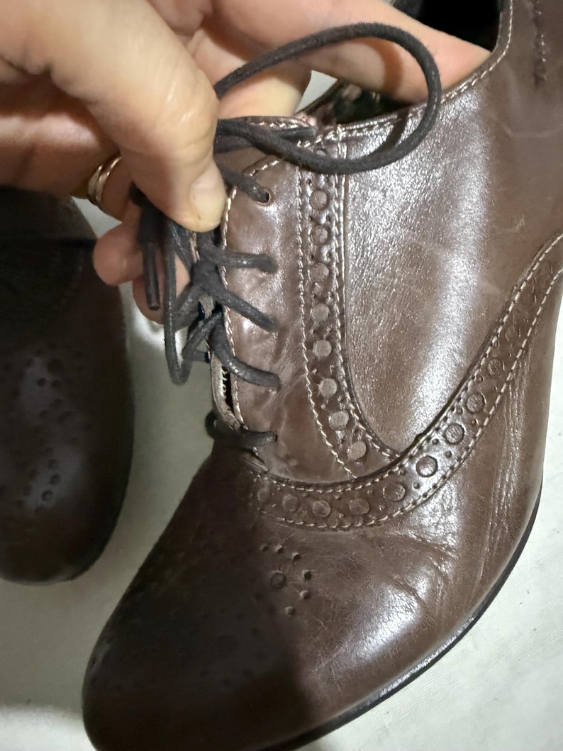Vintage Tamaris Leather Brogue Heels: Brown Oxford Shoes, Made in Germany, Size 39 image 16