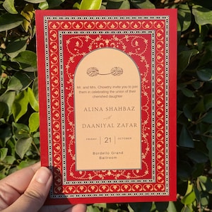 Elegante Mughal Blumen Vorderseite Rückseite Einladung, Luxuriöse kastanienbraune digitale Karte Katb e Kitab, Regal Red Arabian Motiv Hochzeitsvorlage